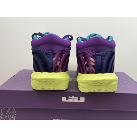 Nike LeBron Witness VIII Basketball Shoes Men\'s Size 11 Purple/White FB2239-500 main image 5